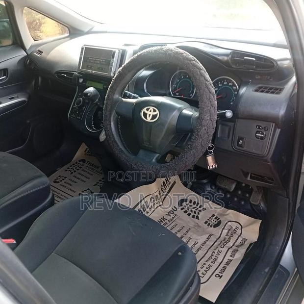 Toyota Wish 2009 Silver