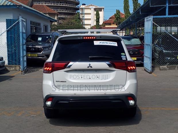 Mitsubishi Outlander 2019 White