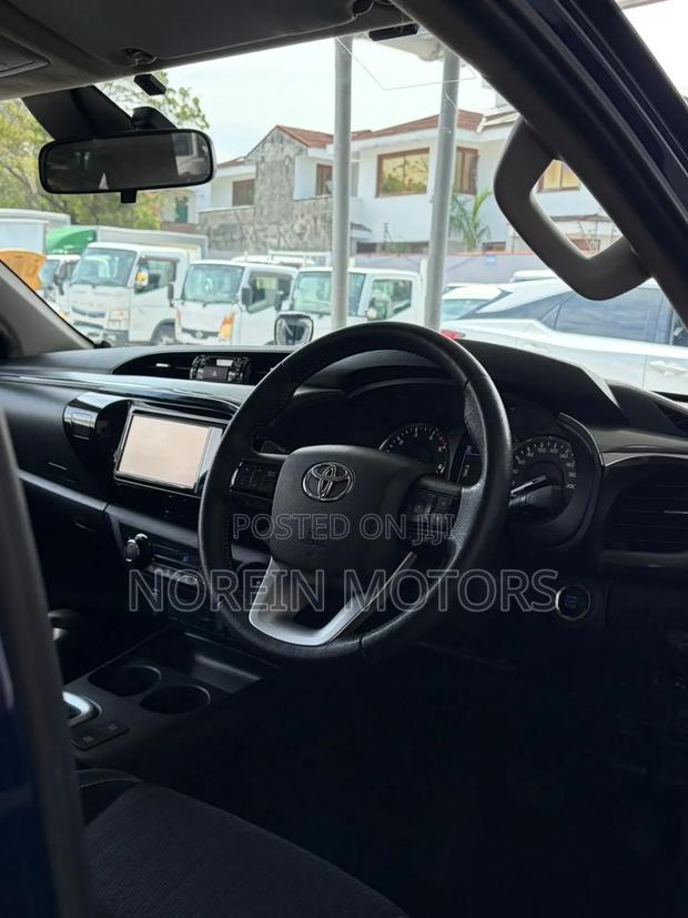 Toyota Hilux 2019 Blue