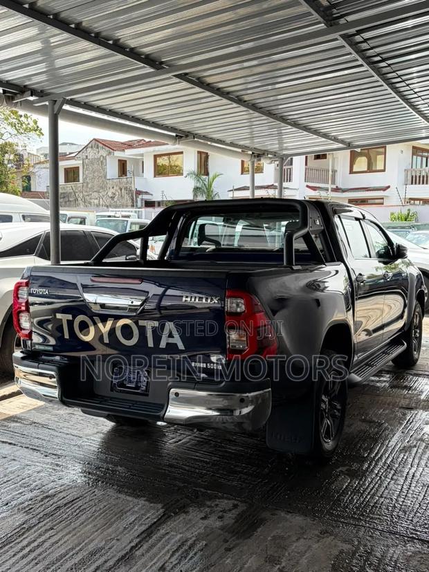 Toyota Hilux 2019 Blue