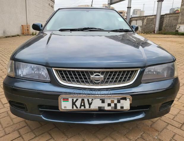 Nissan FB15 2001 Blue
