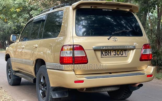 Toyota Land Cruiser 2003 Yellow