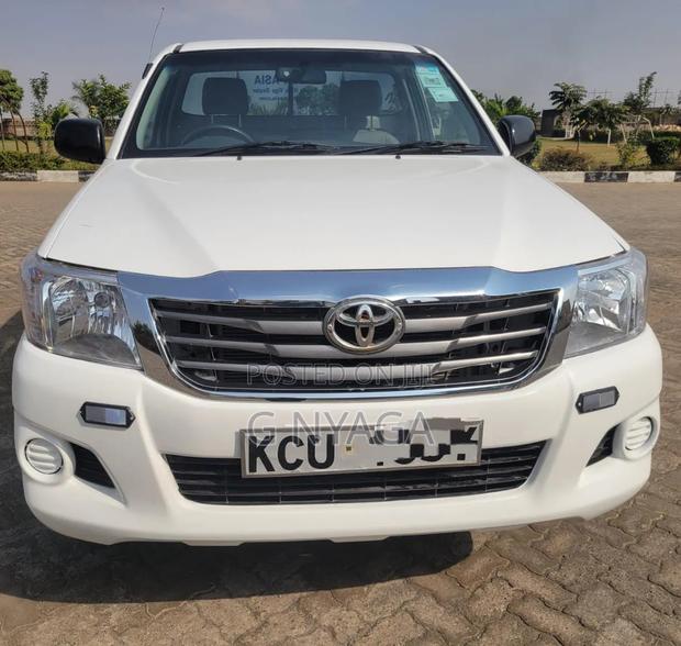 Toyota Hilux 2011 White