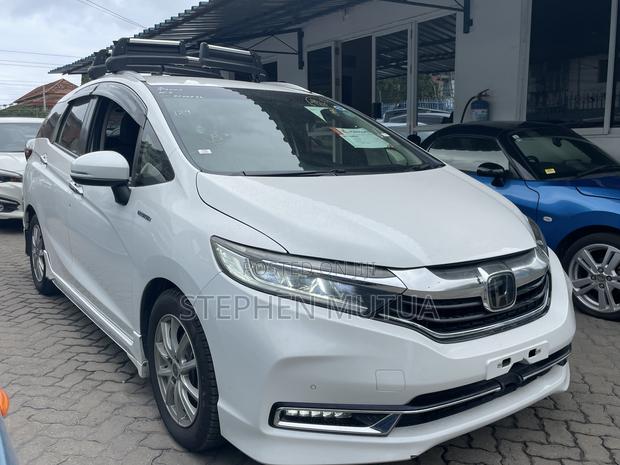 Honda Fit Shuttle 1.5 Hybrid 2WD 2019 White