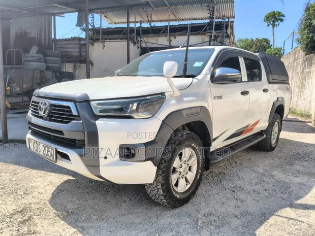 Toyota Hilux 2018 White