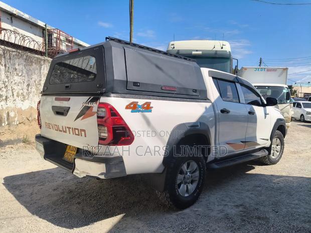 Toyota Hilux 2018 White