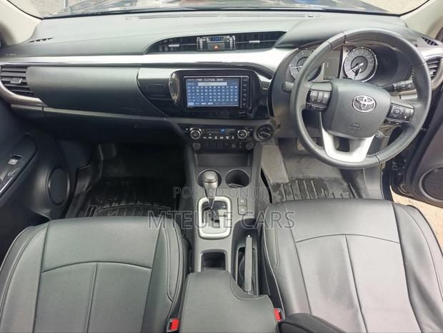 Toyota Hilux 2020 Black