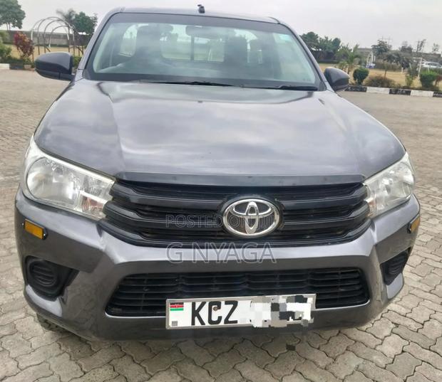 Toyota Hilux 2020 Gray