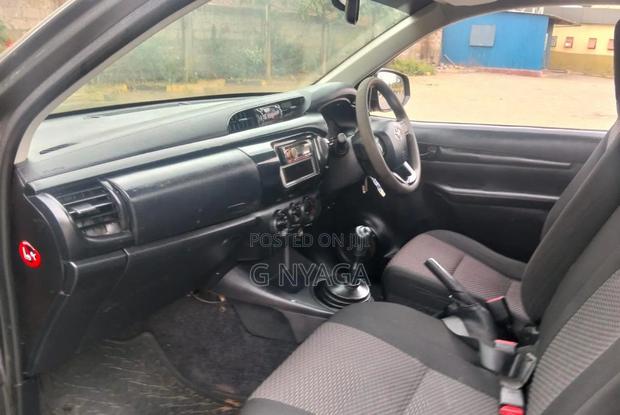 Toyota Hilux 2020 Gray