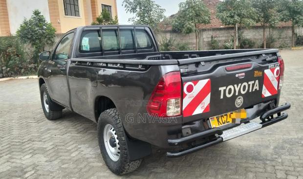 Toyota Hilux 2020 Gray