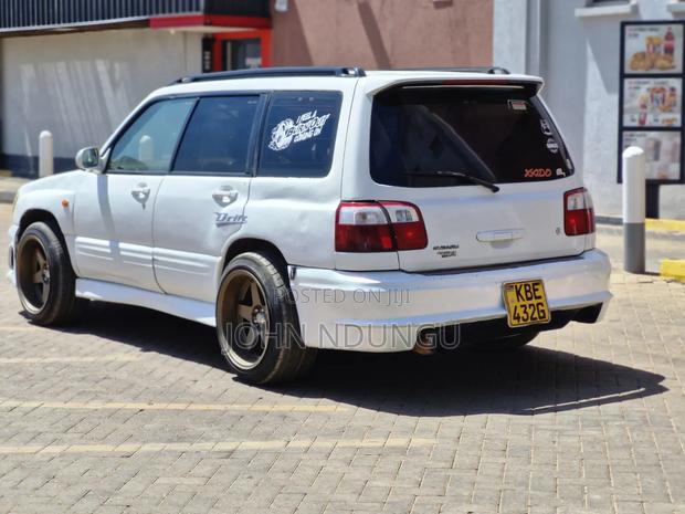 Subaru Forester 2001 White