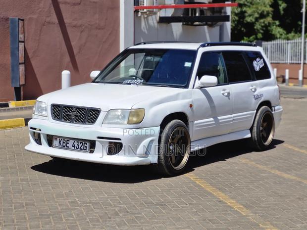 Subaru Forester 2001 White