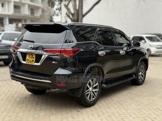 Toyota Fortuner 2.8 D AWD 2016 Black