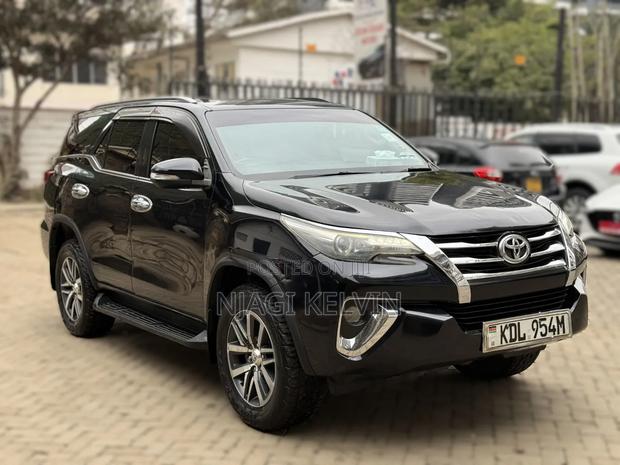 Toyota Fortuner 2.8 D AWD 2016 Black