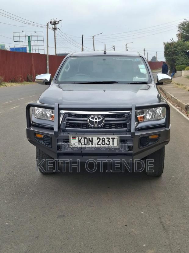 Toyota Hilux 2016 Blue