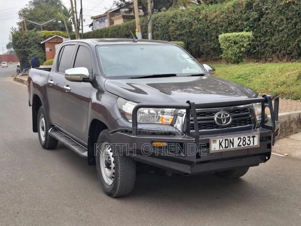 Toyota Hilux 2016 Blue