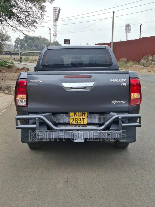 Toyota Hilux 2016 Blue