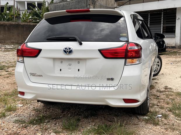 Toyota Corolla Fielder 1.5 Hybrid FWD 2019 White