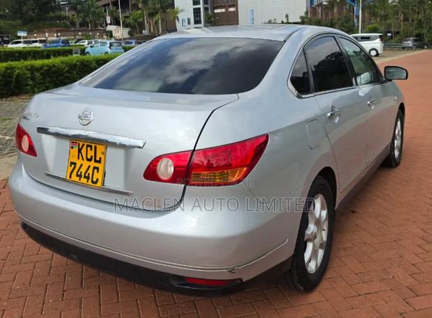 Nissan Bluebird 2010 Silver