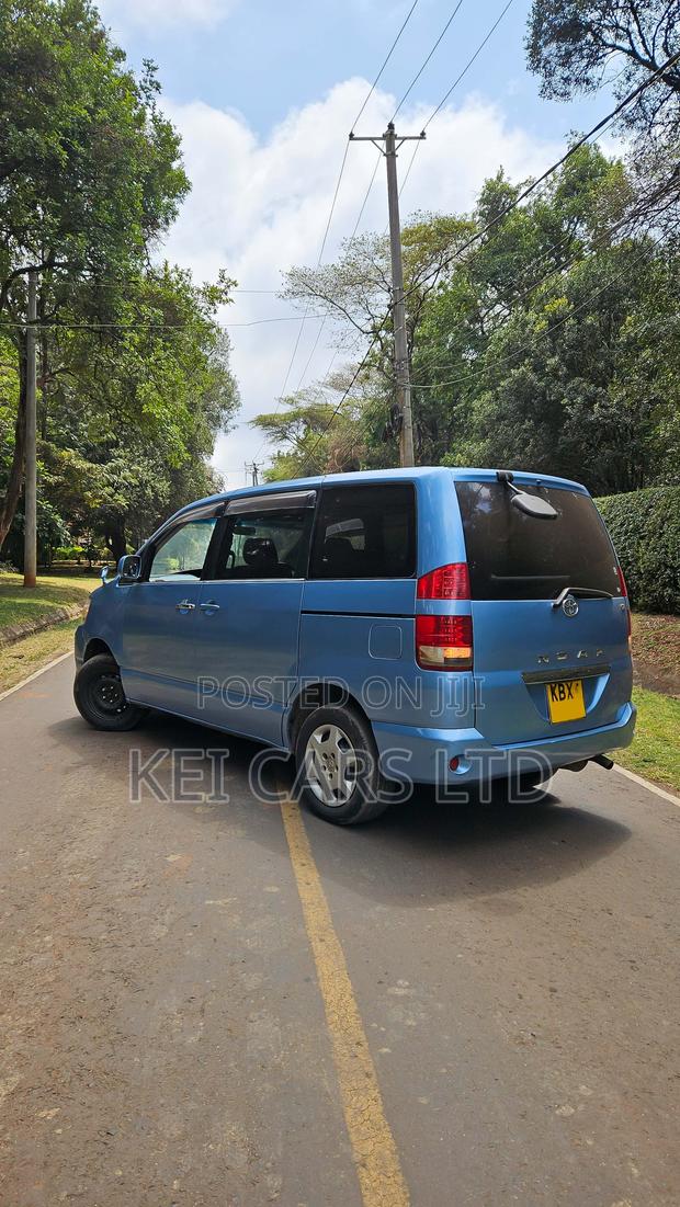 Toyota Noah 2006 Blue