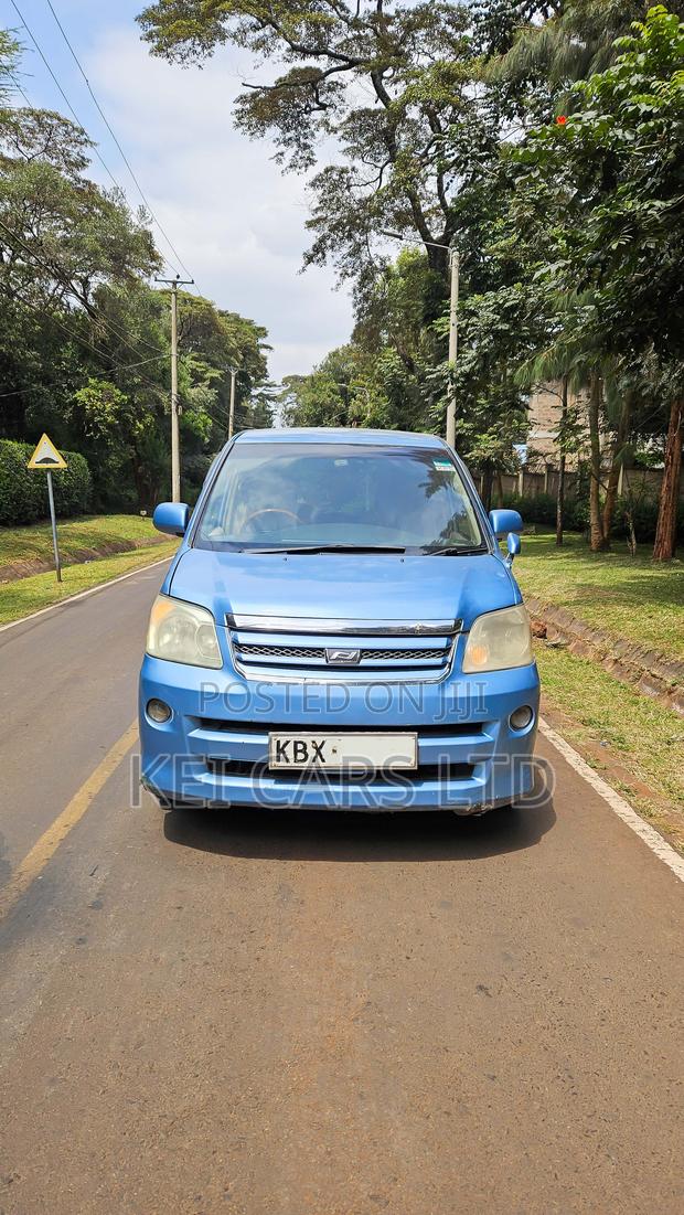 Toyota Noah 2006 Blue