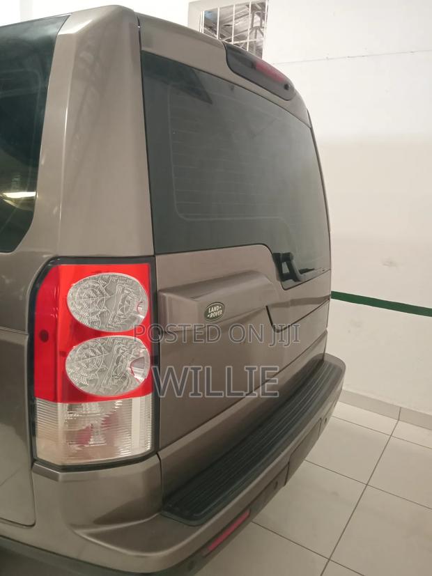 Land Rover Discovery 2010 Gray