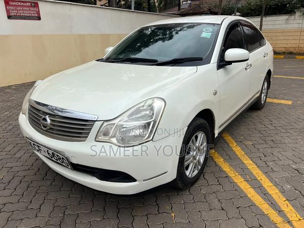 Nissan Bluebird 2010 Blue