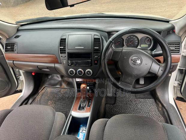 Nissan Bluebird 2010 Blue