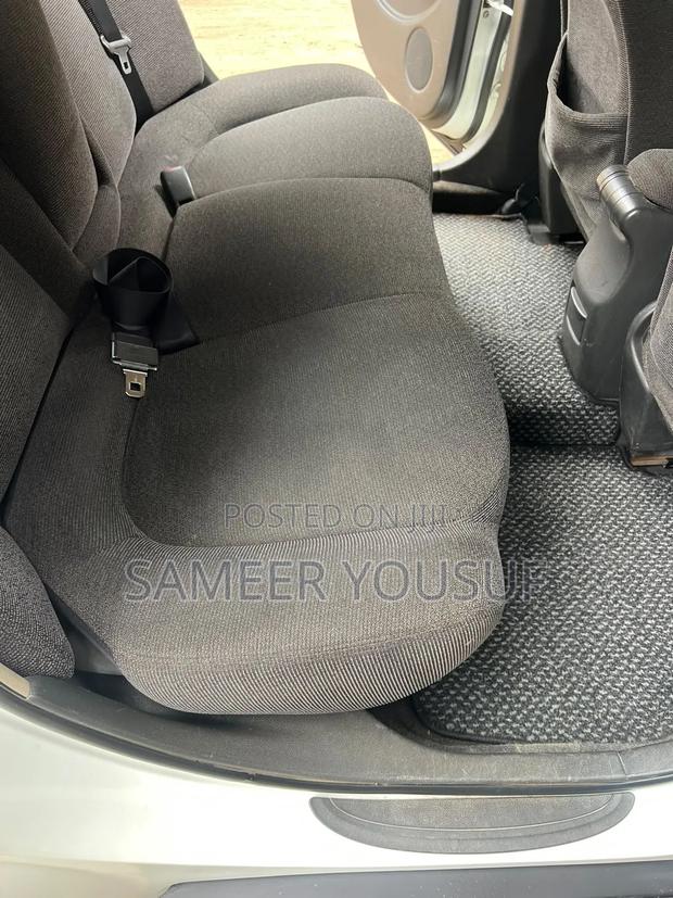Nissan Bluebird 2010 Blue
