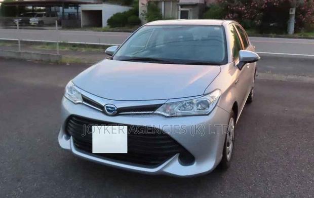 Toyota Axio 1.5 Hybrid 2WD 2019 Silver