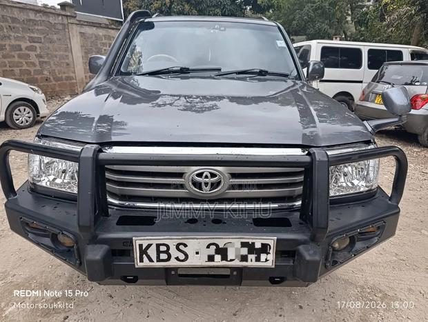 Toyota Land Cruiser 2005 Gray