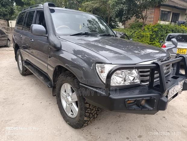 Toyota Land Cruiser 2005 Gray