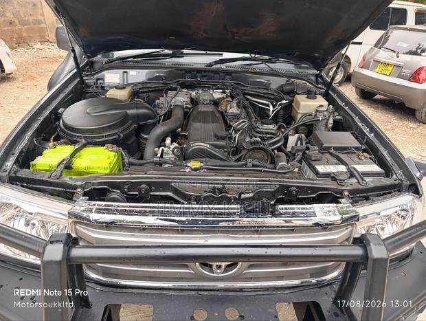 Toyota Land Cruiser 2005 Gray