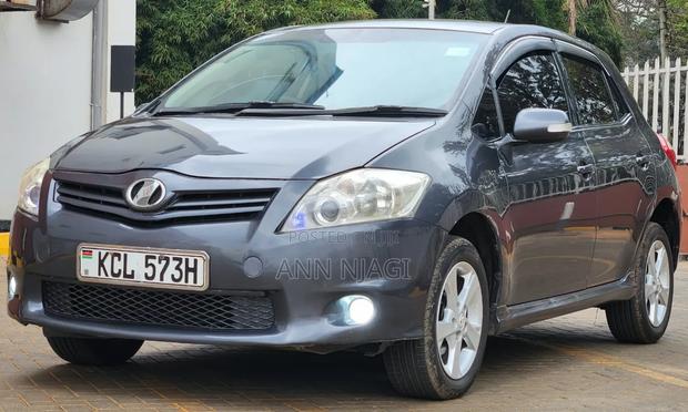 Toyota Auris 2010 Gray