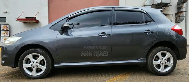 Toyota Auris 2010 Gray