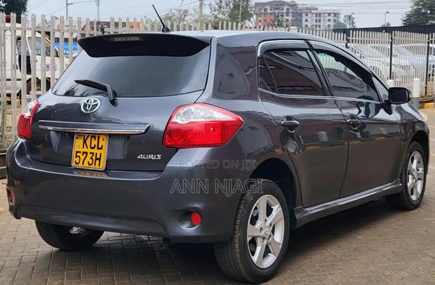 Toyota Auris 2010 Gray