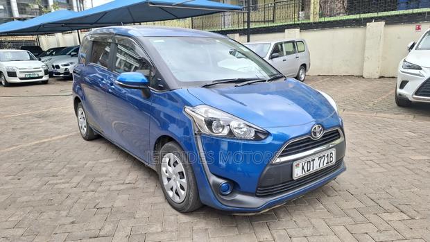 Toyota Sienta 2018 Blue