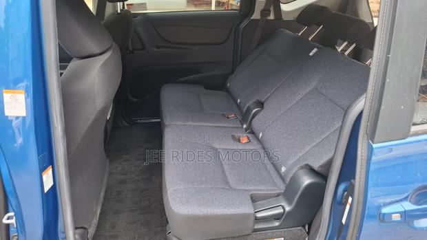 Toyota Sienta 2018 Blue