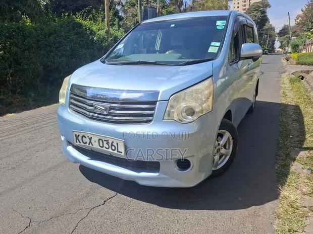 Toyota Noah 2012 Blue