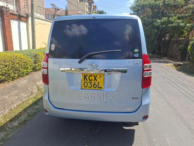Toyota Noah 2012 Blue