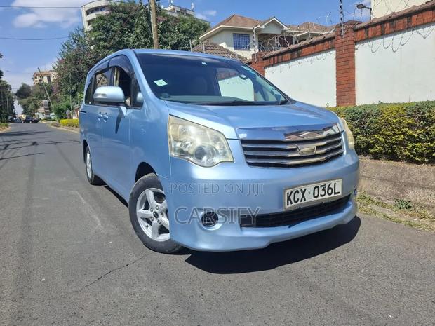 Toyota Noah 2012 Blue