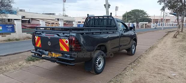 Toyota Hilux 2020 Gray