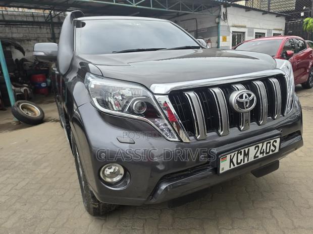 Toyota Land Cruiser Prado 2012 Gray