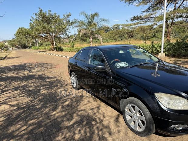 Mercedes-Benz C200 2010 Black