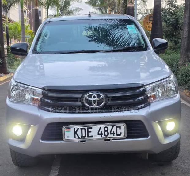 Toyota Hilux 2021 Silver