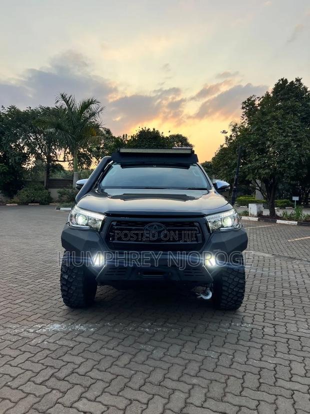 Toyota Hilux SR5 4x4 2019 Gray