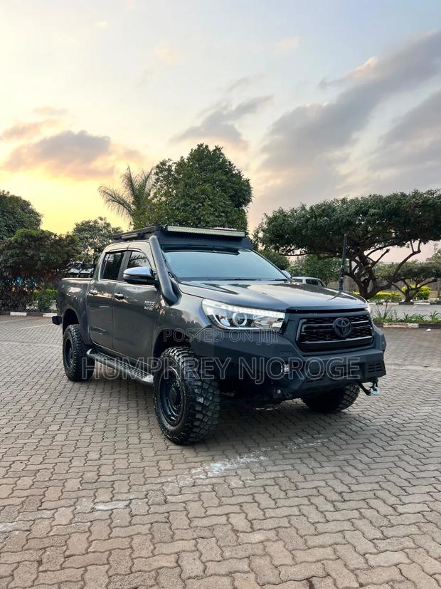 Toyota Hilux SR5 4x4 2019 Gray