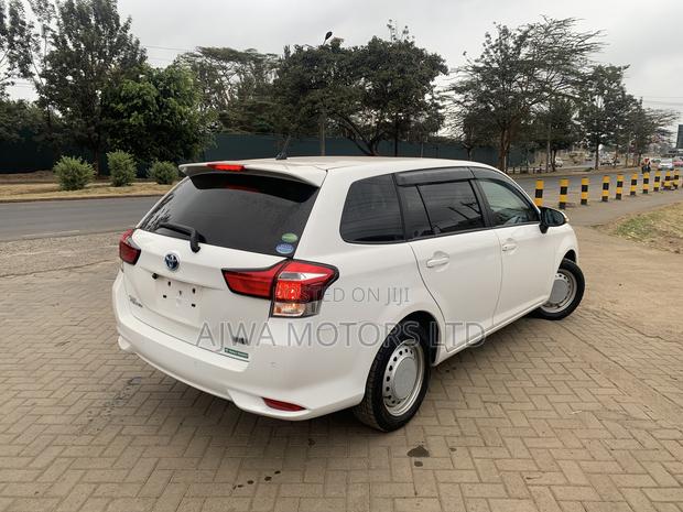 Toyota Corolla Fielder 1.5 Hybrid FWD 2021 White