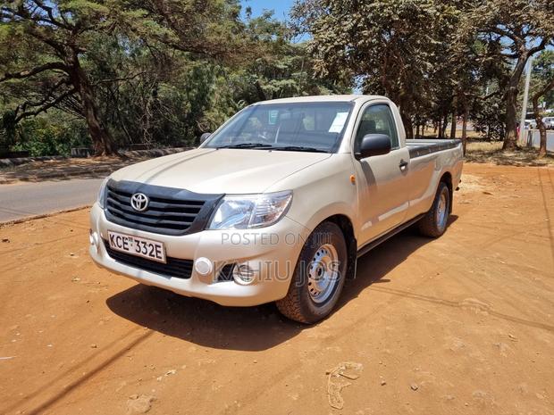Toyota Hilux 2015 Gold