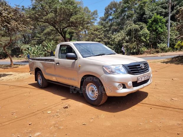 Toyota Hilux 2015 Gold